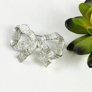 Sarah Coventry Canada Vintage Silver Ribbon Bow Brooch Pin